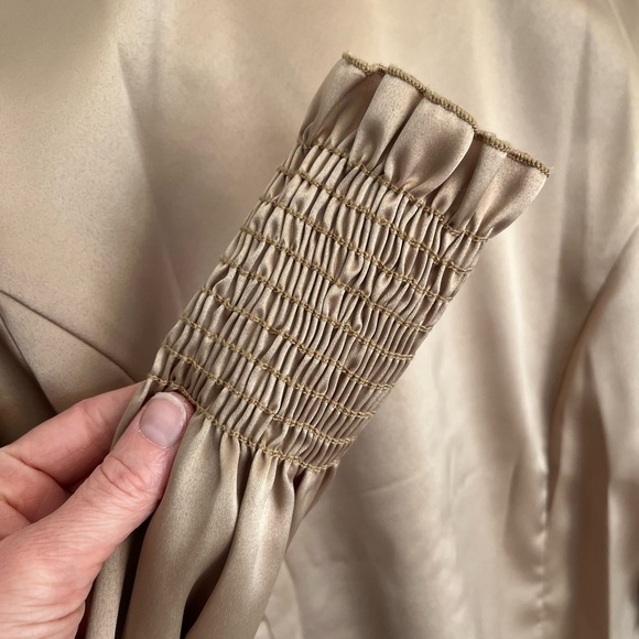 Laura gold Tan Blouse smocked cuffs size 6 - Picture 4 of 6